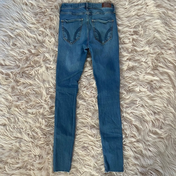 Hollister - Medium Wash Distressed Denim ‘High Rise Super Skinny’ Jeans - Picture 6 of 8